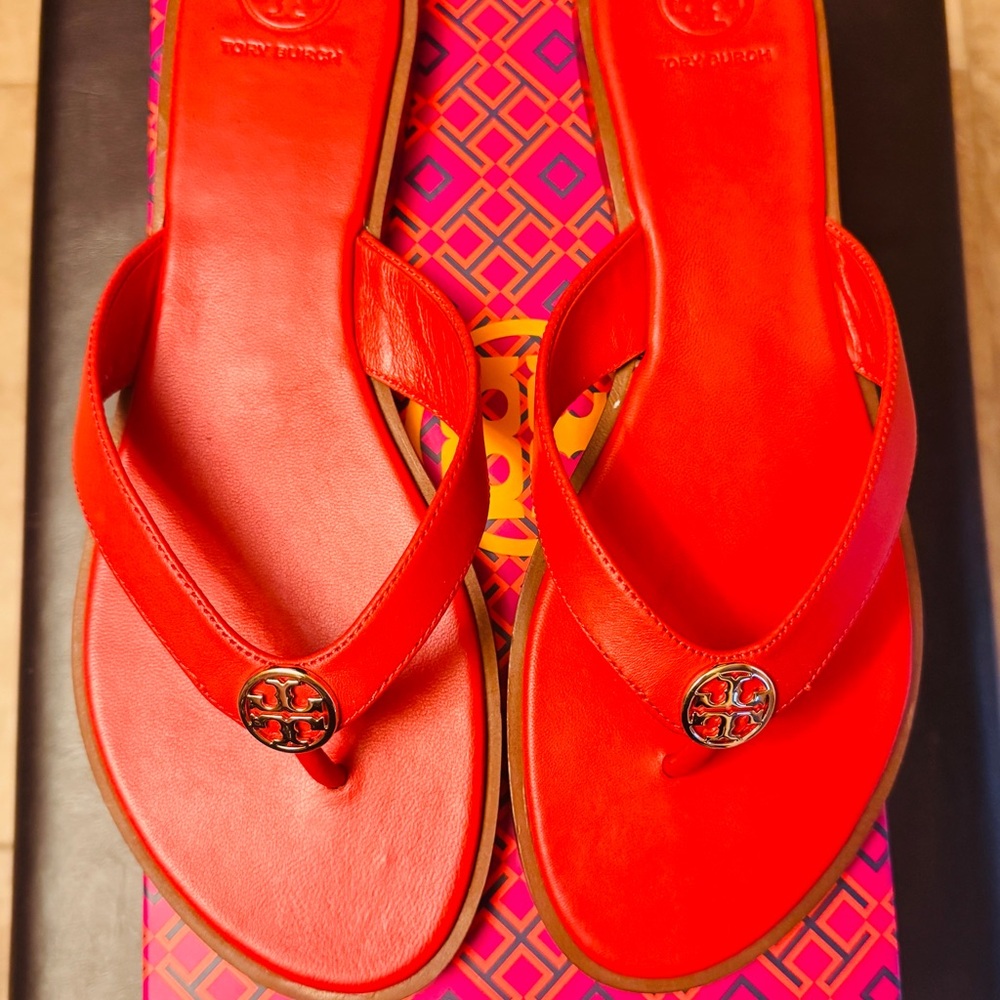Tory Burch Red Leather Logo Thong Sandals 9/10M PRICE IS FIRM